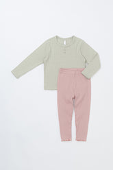 Front view of the Avauma Peach Glow Set in Soft Sage – a children’s outfit featuring a textured knit long-sleeve top and ribbed leggings with a playful ruffle hem